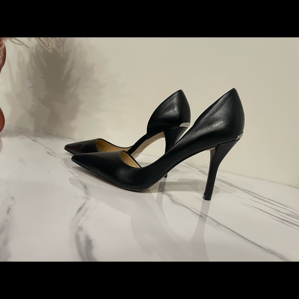 MK D’Orsay Pumps